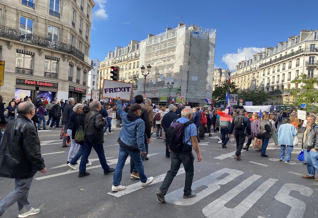 فرنسا: مظاهرات مناهضة لحلف الناتو واضرابات في محطات الوقود