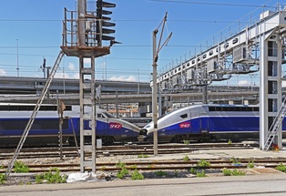 إضراب شل حركة القطارات في فرنسا.. والمهاجرون الآن تنشر جدول الإضرابات والتوقعات في العطلات
