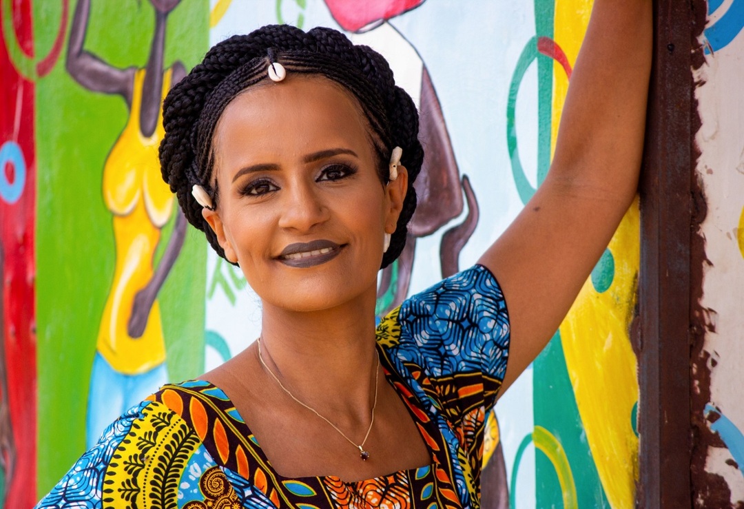 أول مهاجرة من أصل افريقي تحصل على جائزة المرأة الألمانية بسبب نضالها الحقوقي