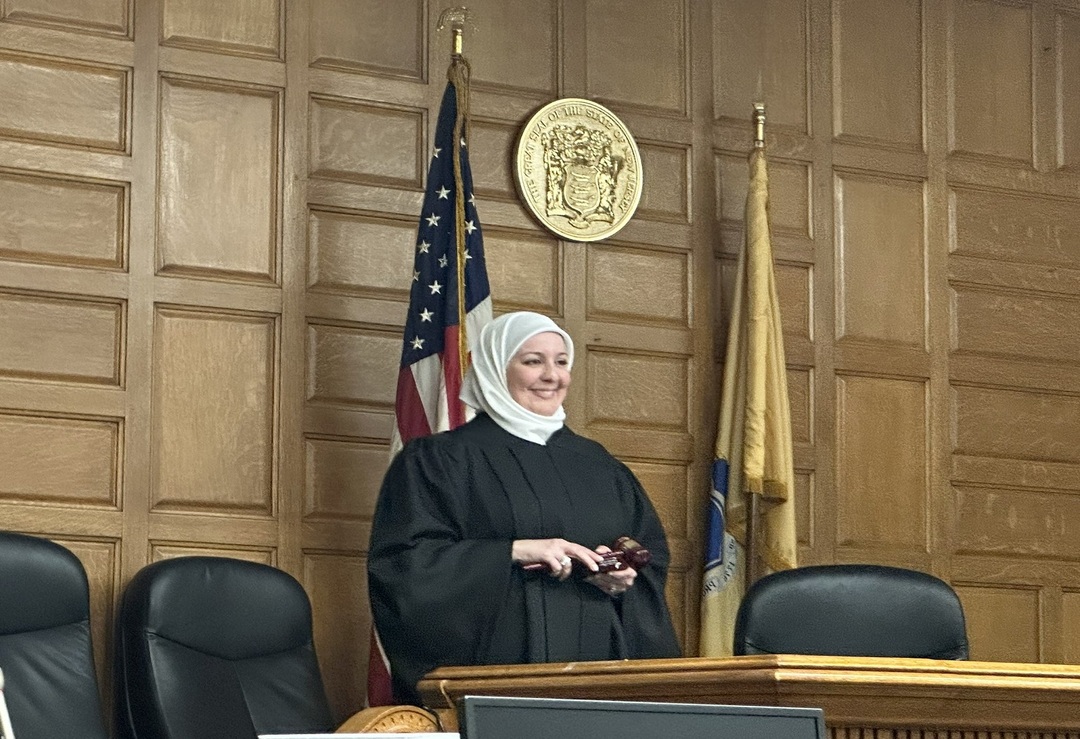 أول قاضية محجبة في الولايات المتحدة من أصول سورية مهاجرة