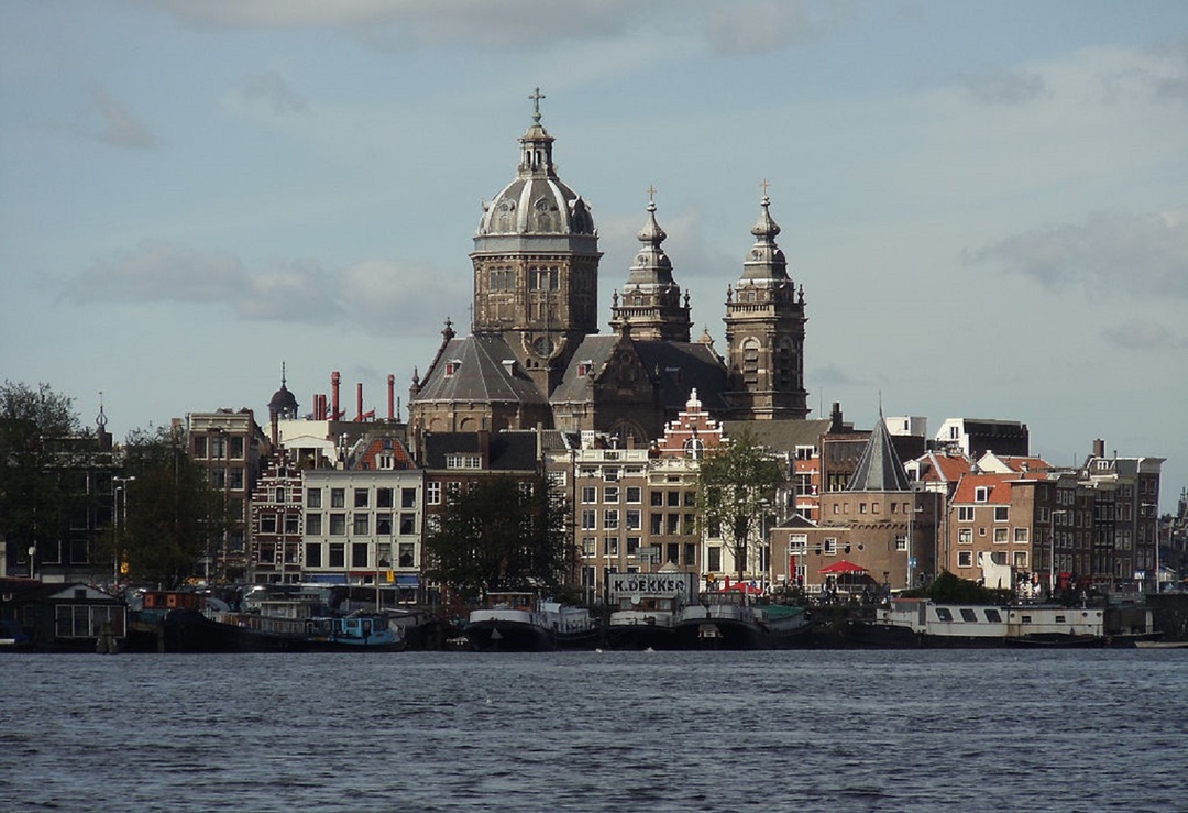 العاصمة الهولندية تريد تغيير صورتها من عاصمة الجنس والمخدرات إلى مدينة المتاحف والثقافة