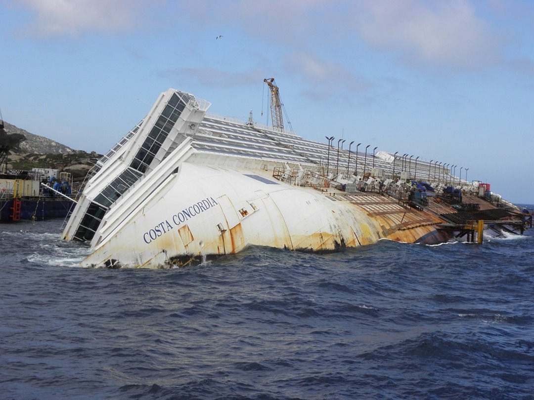 تحقيق جديد يثبت تسبب خفر السواحل اليونانية بغرق سفينة المهاجرين
