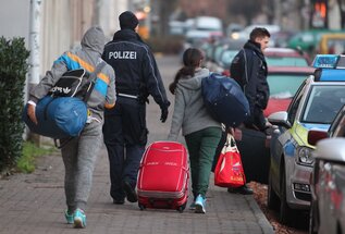 ألمانيا تقبل طلبات لجوء لأكثر من 12 ألف سوري خلال شهرين