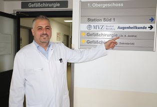طبيب سوري الأصل رئيساً لقسم الأطباء في مشفى بمدينة المانية