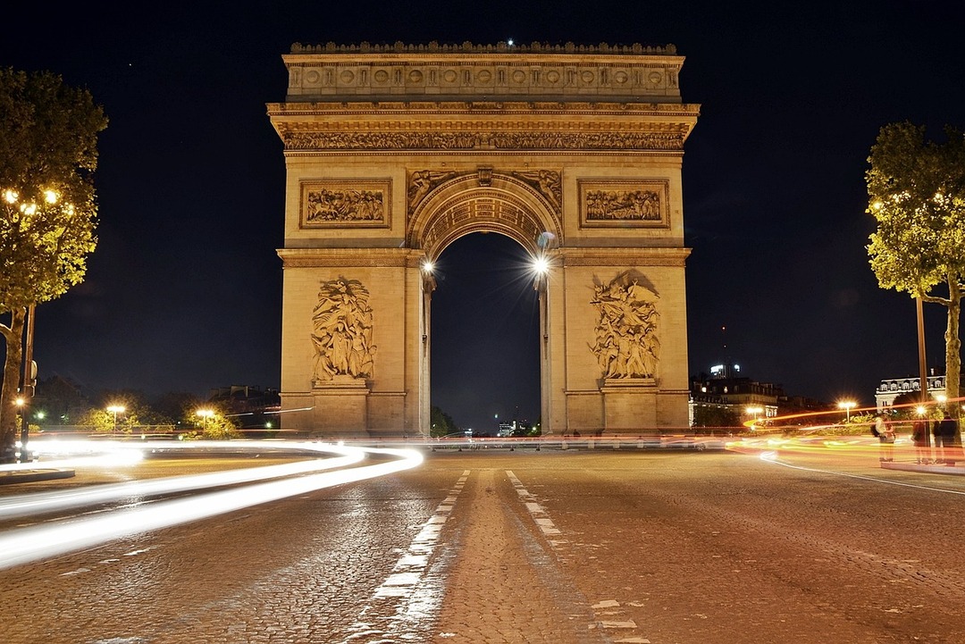 باريس.. أول عاصمة أوروبية تحظر تماماً السكوترات الكهربائية
