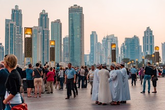 في الإمارات.. مُبادرة لتمكين التواصل بين العمال الوافدين وذويهم