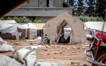 خيام جديدة في مخيم كارا تيبي للاجئين بجزيرة ليسبوس اليونانية